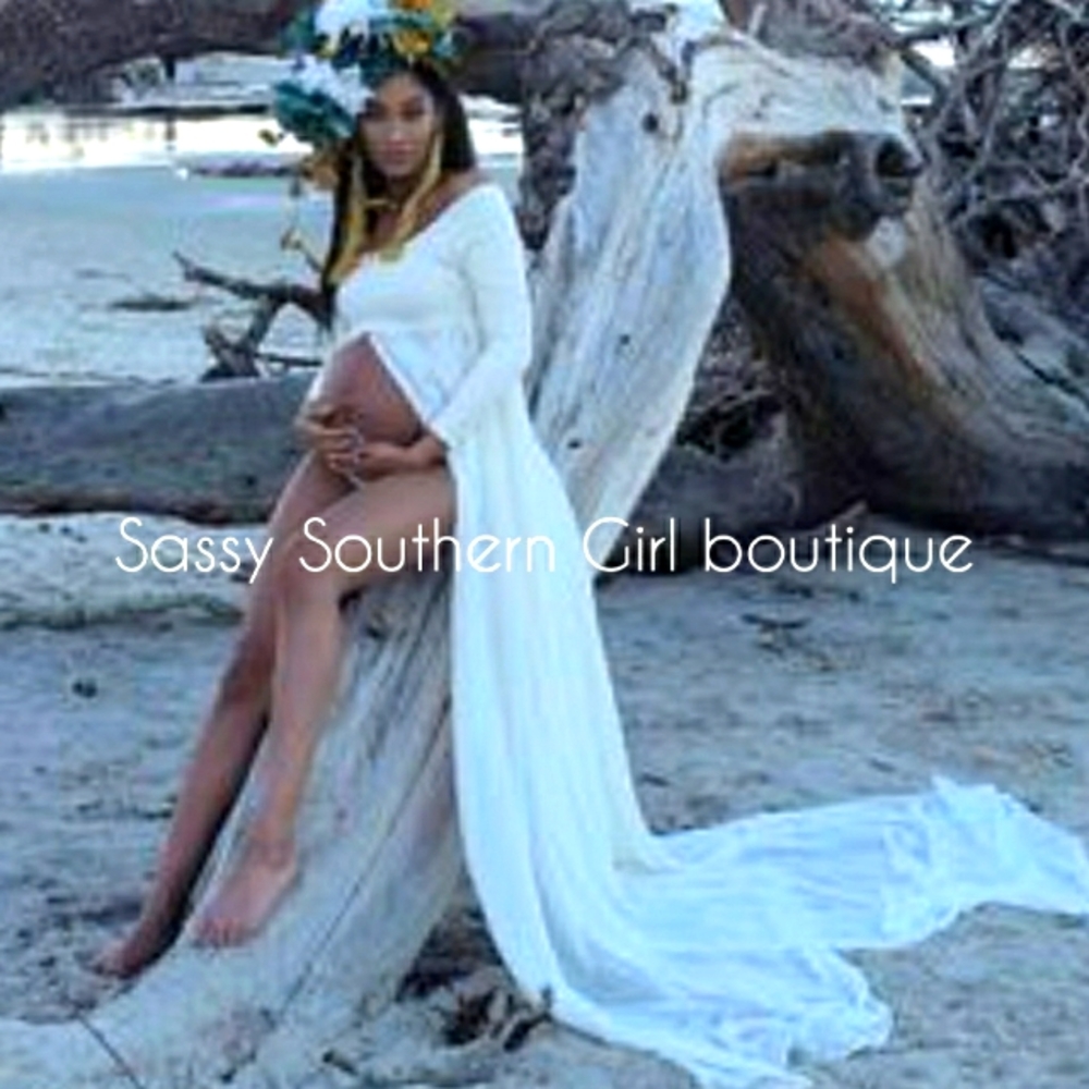 ⭐🆕 Gorgeous White off the shoulder maternity photoshoot dress